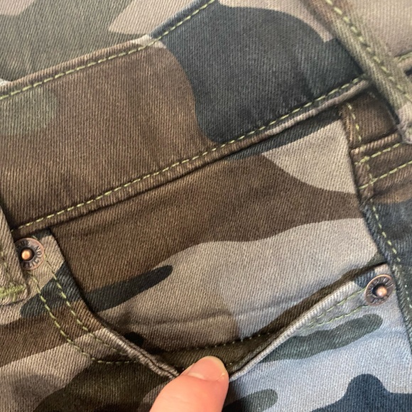 True Religion Camo Distressed Stretch Skinny Pants - Picture 7 of 10